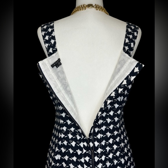 Elegant THEORY brand Short Dress Black/White Size 8 - Picture 8 of 12